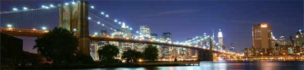 Photo de pont de Brooklyn la nuit - Vue de Manhattan - © Ladislav Somlyo