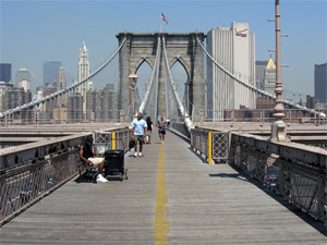 A faire : Traverser le pont de Brooklyn... de jour ou de nuit