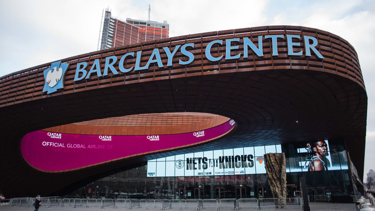 La façade du Barclays Center annonçant un Nets contre Knicks